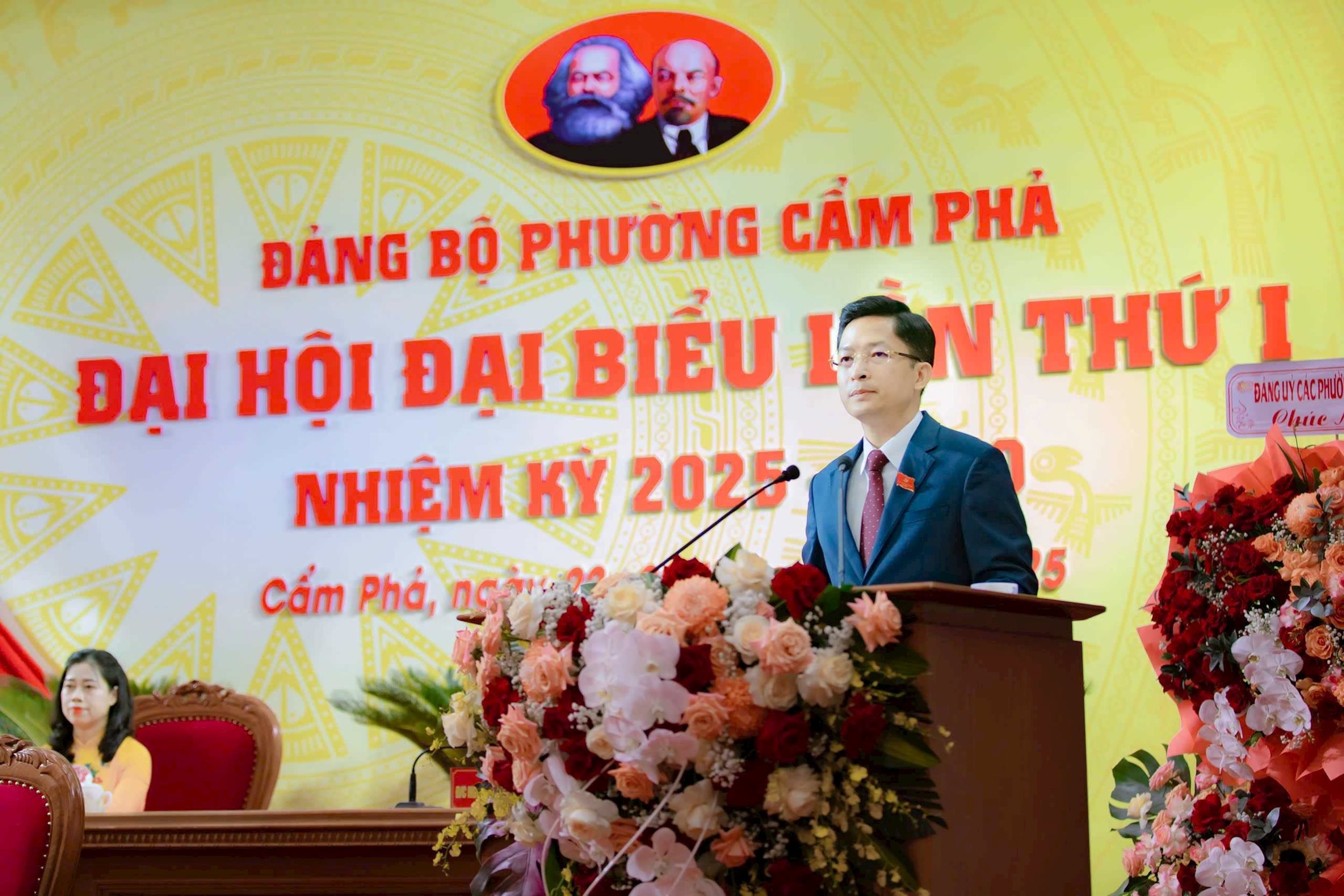 Phạm Lê Hưng - Bí thư Đảng ủy phường Cẩm Phả trình bày báo cáo Chính trị và phát biểu bế mạc Đại hội