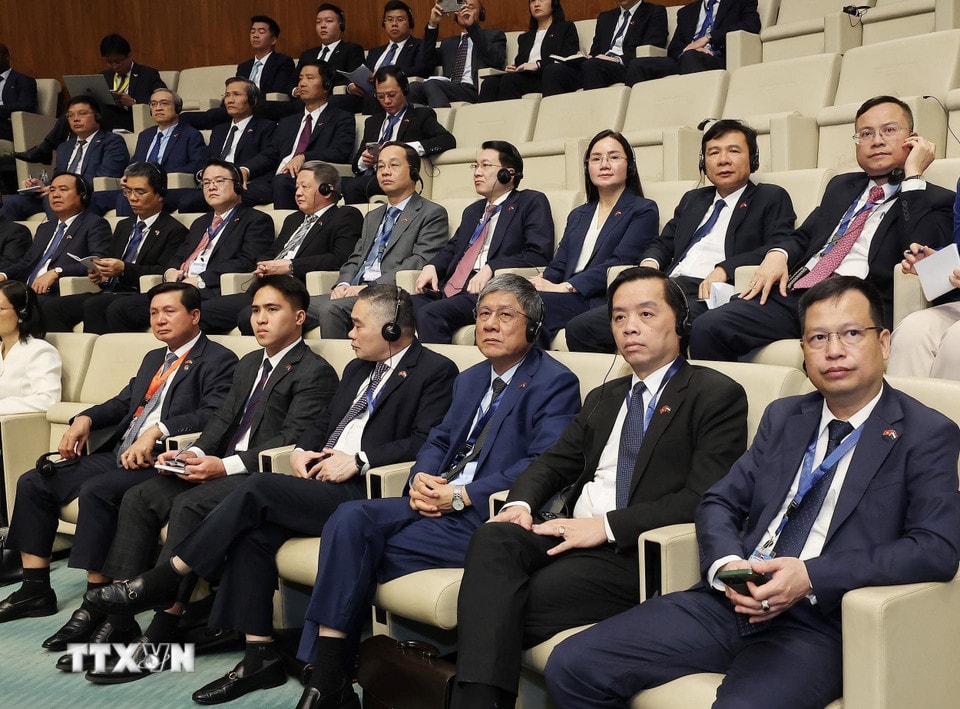 Các đại biểu Việt Nam tại Trụ sở Liên đoàn Arab. (Ảnh: Lâm Khánh/TTXVN)
