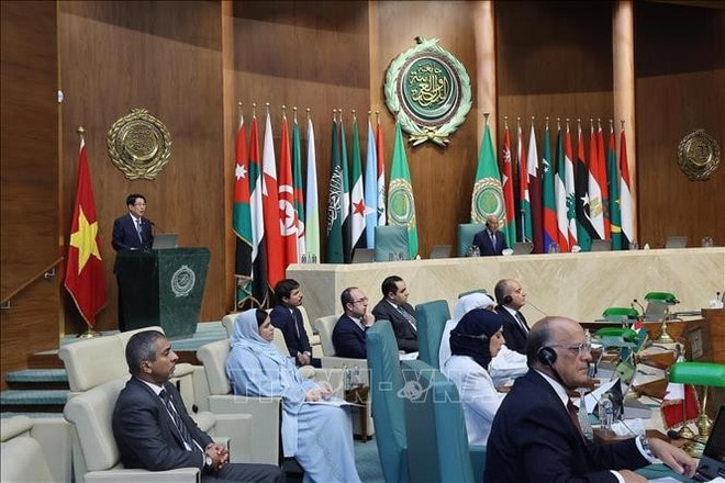 President Luong Cuong shares Vietnam’s views on the current global and regional situation. (Photo: VNA) vna-potal-chu-tich-nuoc-luong-cuong-phat-bieu-chinh-sach-tai-lien-doan-arab-stand.jpg