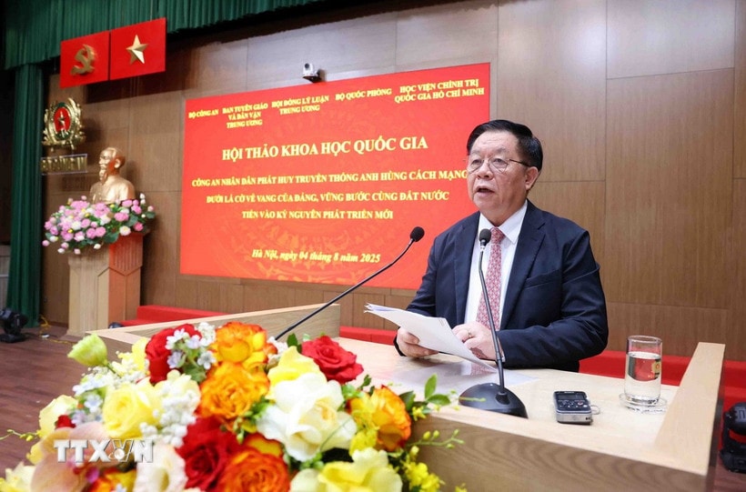 Ông Nguyễn Trọng Nghĩa, Ủy viên Bộ Chính trị, Bí thư Trung ương Đảng, Trưởng ban Tuyên giáo và Dân vận Trung ương, phát biểu. (Ảnh: Phạm Kiên/TTXVN)