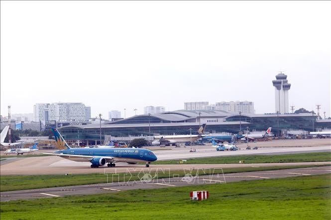 At the Tan Son Nhat International Airport (Photo: VNA)