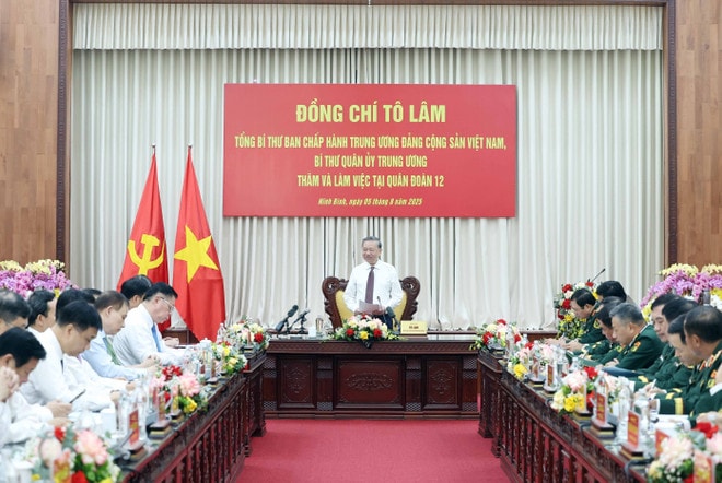 Party General Secretary To Lam speaks at the working session with Army Corps 12 on August 5. (Photo: VNA) vna-potal-tong-bi-thu-to-lam-tham-va-lam-viec-tai-quan-doan-12-8190886.jpg