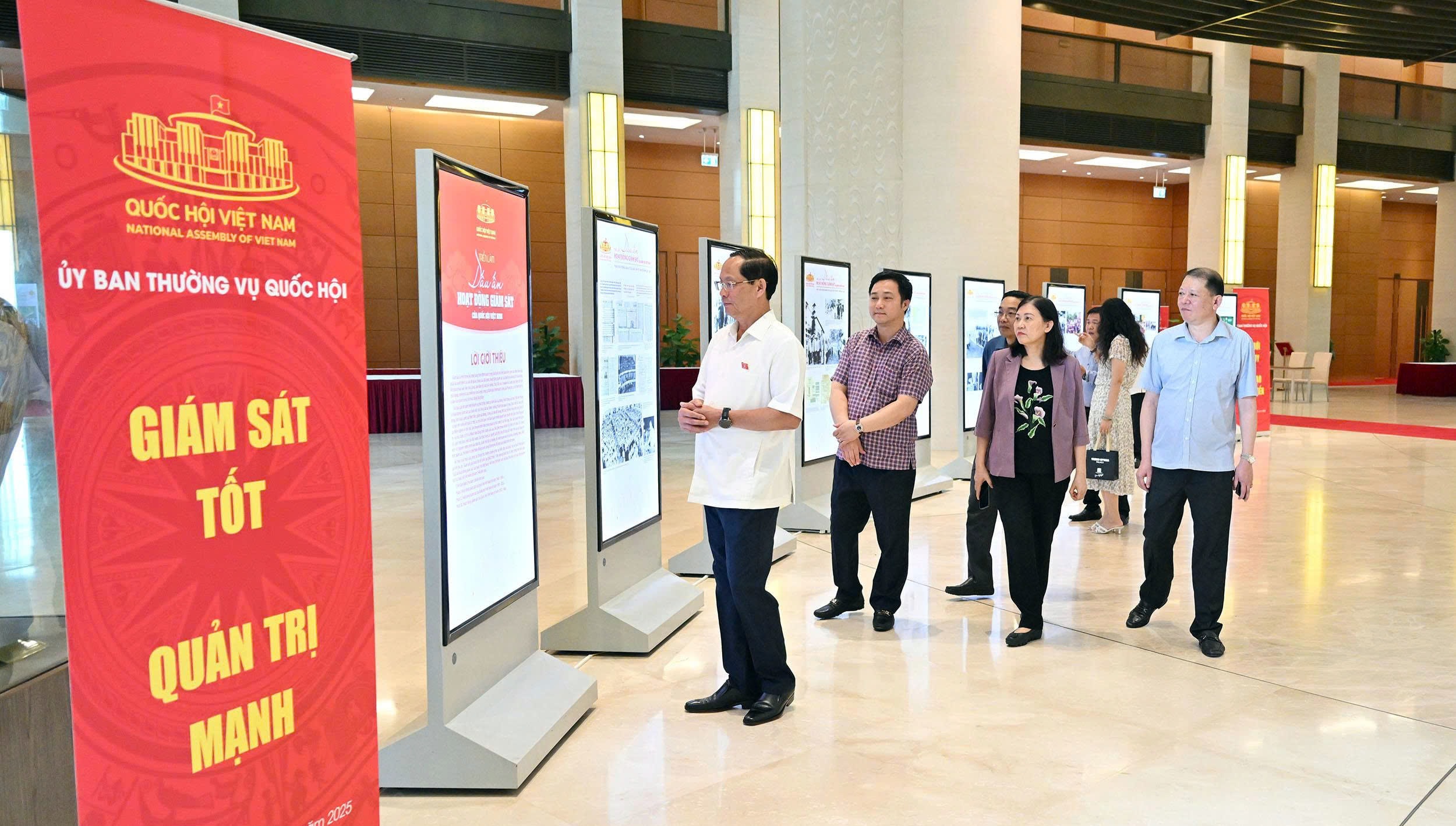 Phó Chủ tịch Quốc hội, Thượng tướng Trần Quang Phương kiểm tra công tác chuẩn bị tổ chức Diễn đàn của Quốc hội về hoạt động giám sát (2)