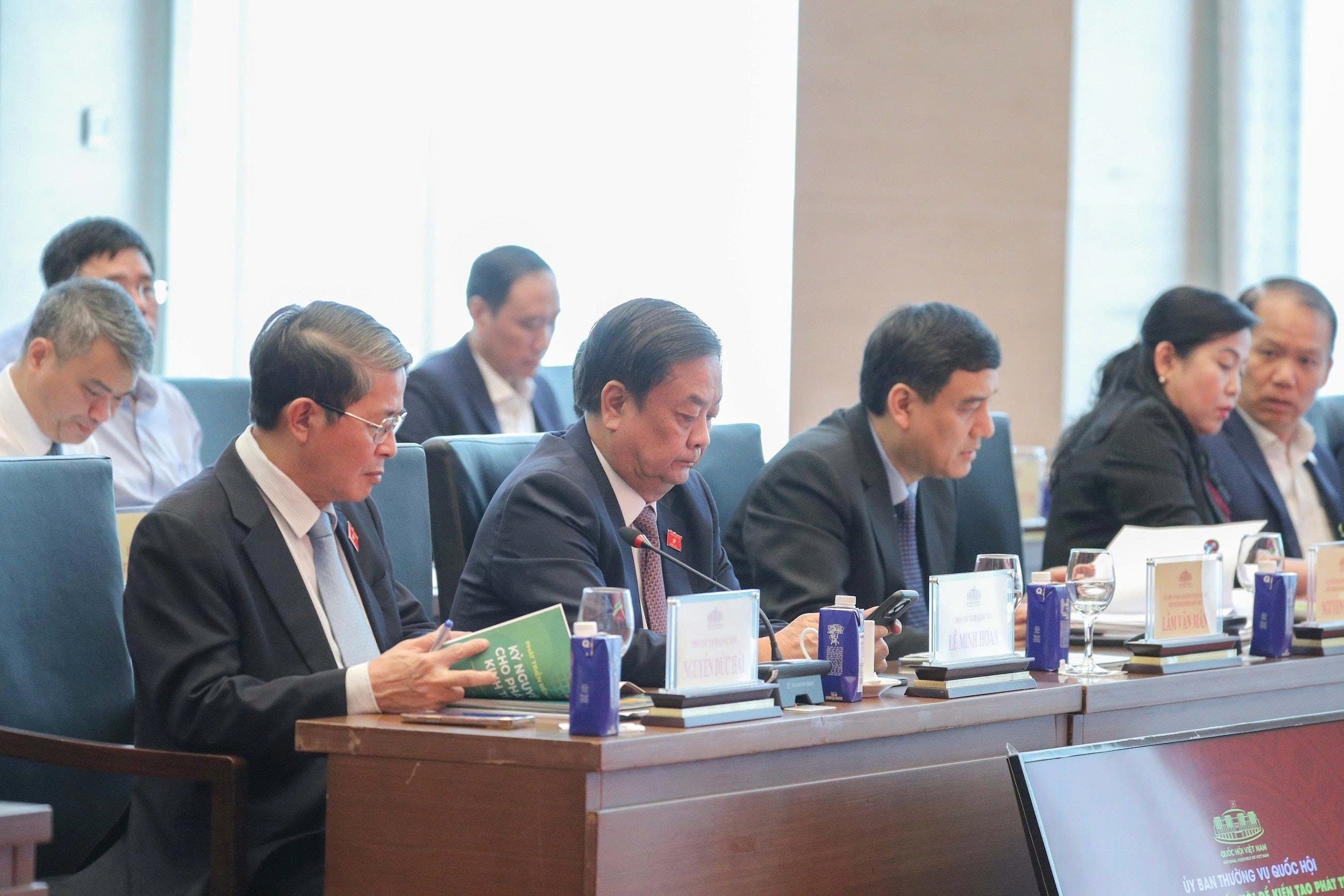 Các đại biểu dự Phiên chuyên đề thứ 2 Diễn đàn Hoạt động giám sát của Quốc hội. Ảnh: Hồ Long