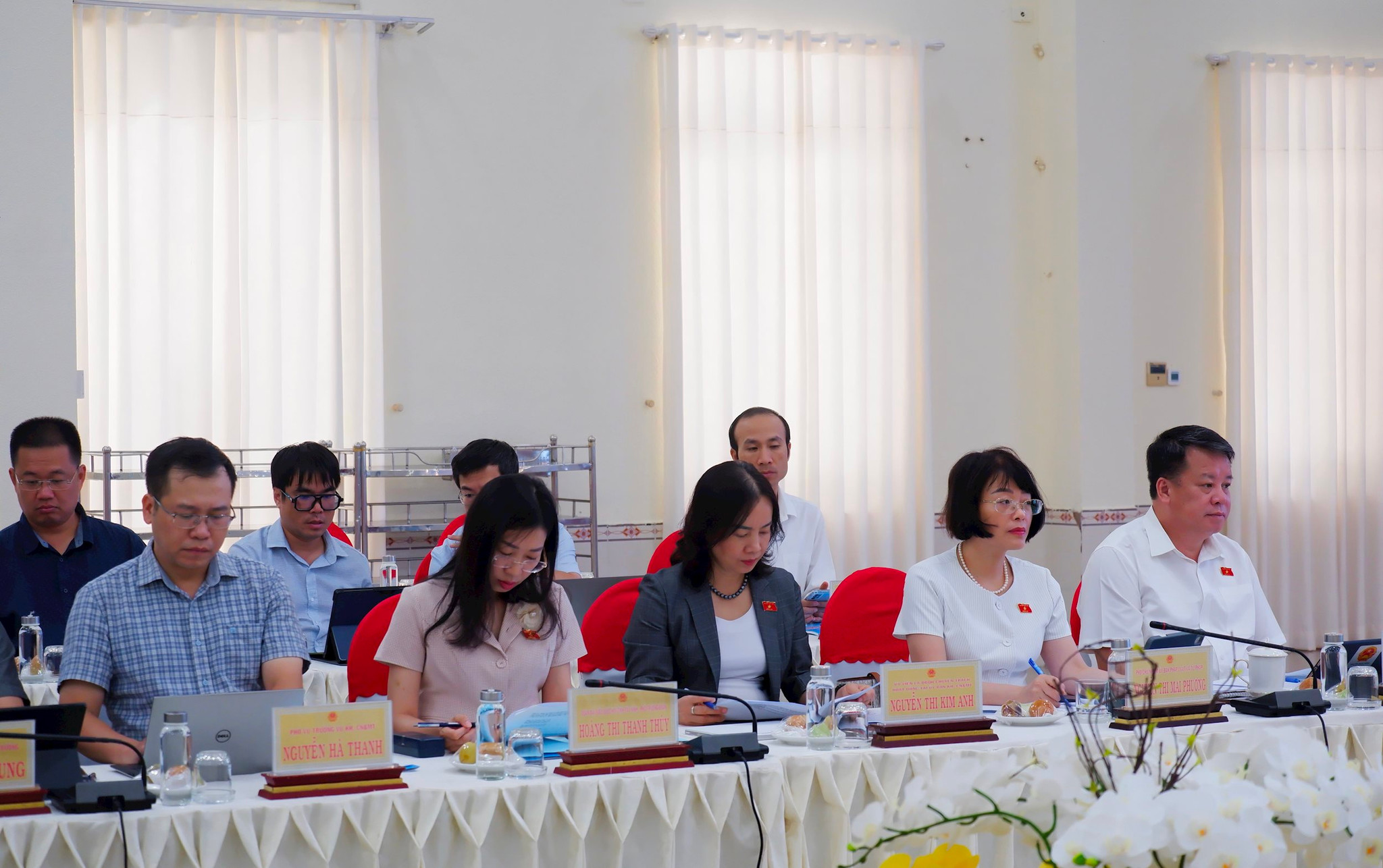 Các thành viên Đoàn giám sát tại cuộc làm viê