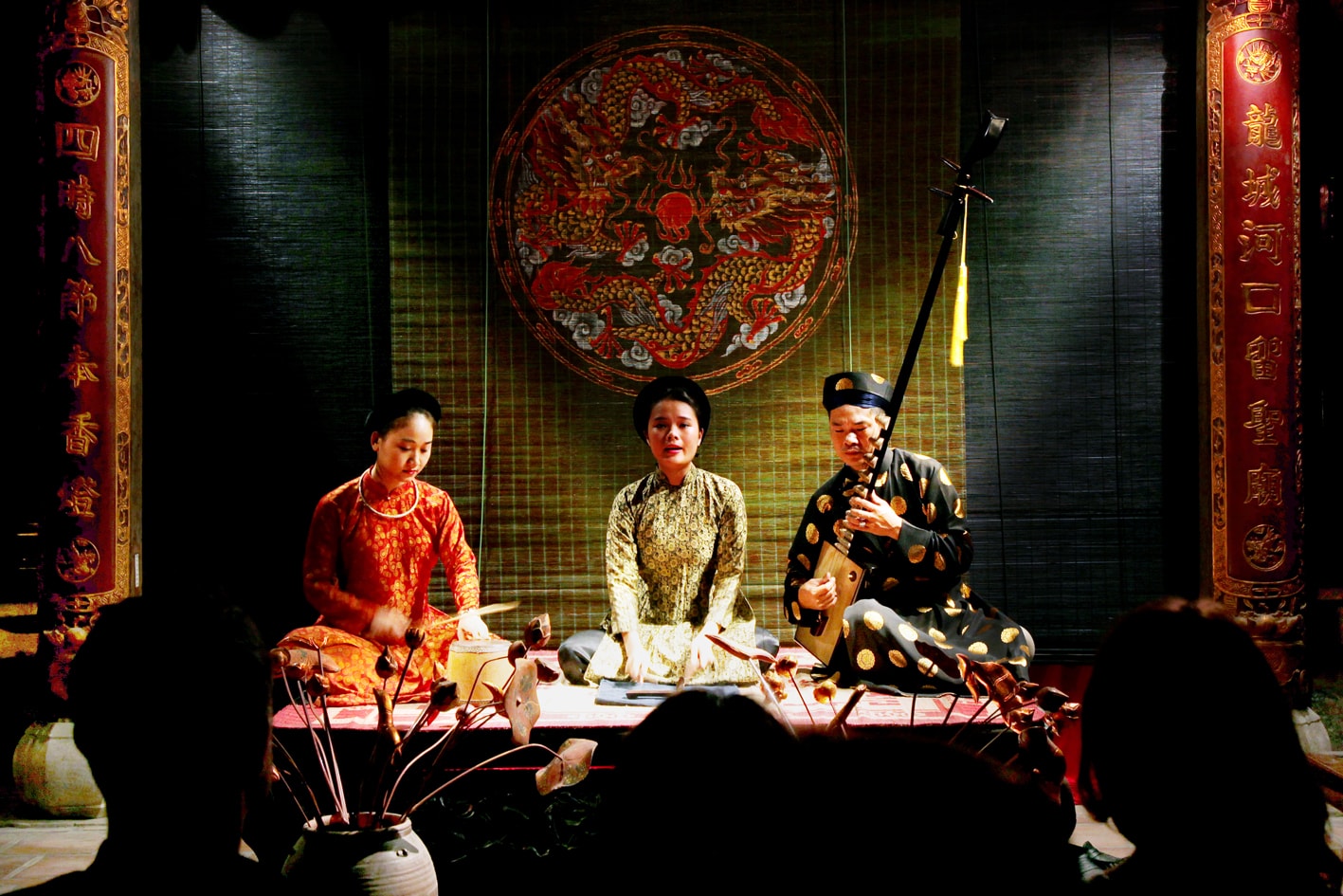 tran-anh-tuyen-tap-hat-ca-tru-17544665307832028714161.jpg