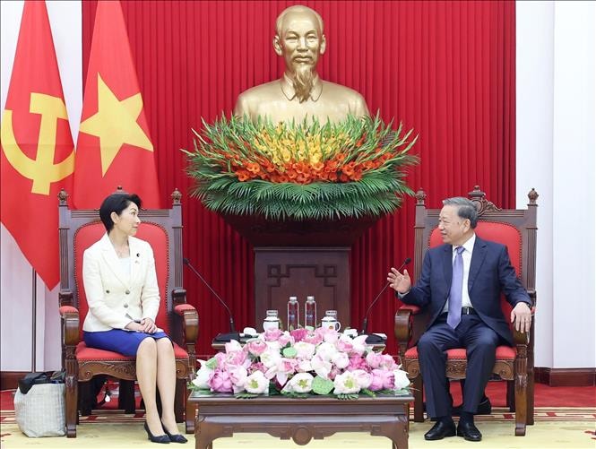 Tổng Bí thư Tô Lâm và bà Obuchi Yuko, Hạ nghị sĩ thuộc Đảng Dân chủ tự do, Chủ tịch Liên minh Nghị sĩ hữu nghị Nhật Bản - Việt Nam. Ảnh: Thống Nhất - TTXVN