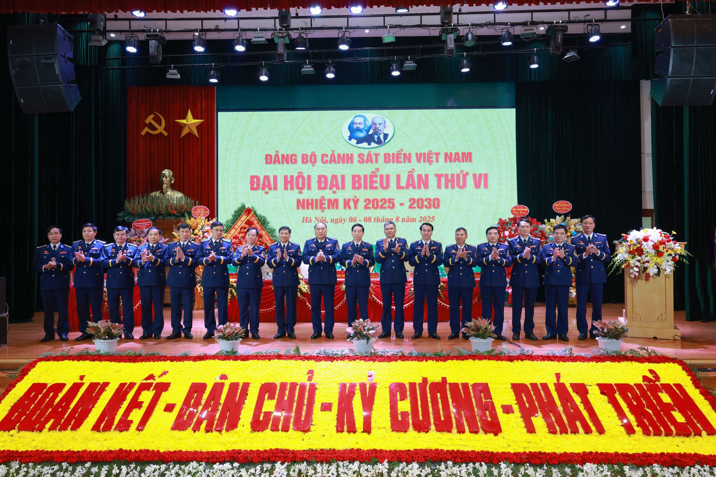 Ban chấp hành Đảng bộ Cảnh sát biển Việt Nam nhiệm kỳ 2025 - 2030 ra mắt Đại hội