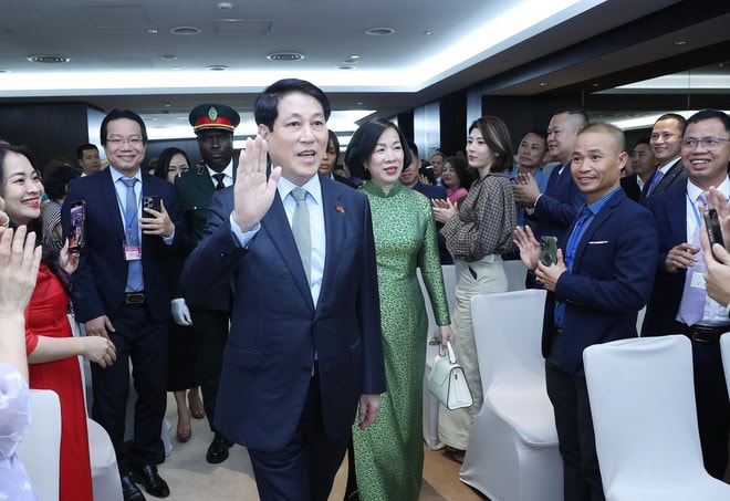 vna-potal-chu-tich-nuoc-gap-go-cong-dong-nguoi-viet-nam-tai-angola-8197190.jpg