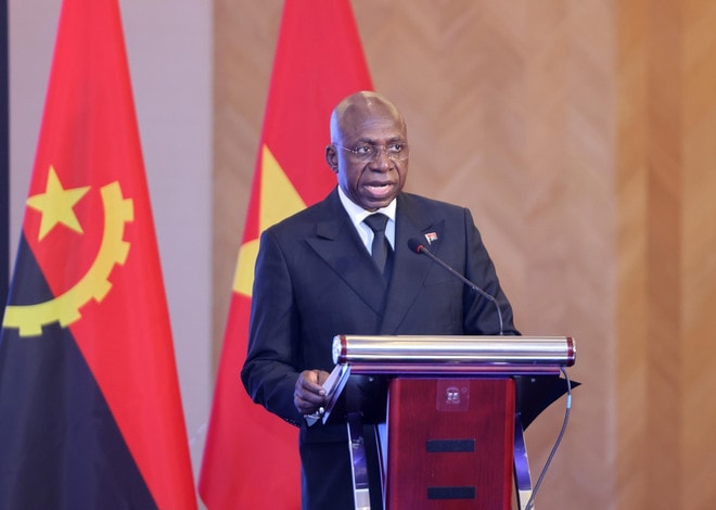 Angolan Minister of External Relations Tete Antonio speaks at the event. (Photo: VNA) vna-potal-chu-tich-nuoc-du-le-ky-niem-50-nam-thiet-lap-quan-he-ngoai-giao-viet-nam-angola-8197212.jpg