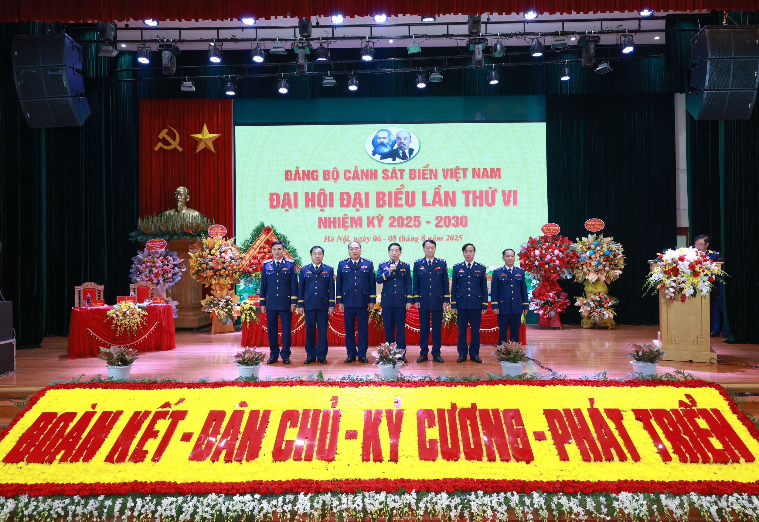 doan-dai-bieu-du-dai-hoi-dai-bieu-dang-bo-quan-doi-lan-thu-xii.jpeg