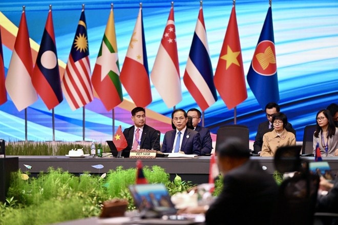 Deputy Prime Minister and Foreign Minister Bui Thanh Son leads a Vietnamese delegation to the ASEAN–UK Ministerial Meeting held in Malaysia on July 11, 2025. (Photo: VNA) Deputy Prime Minister and Foreign Minister Bui Thanh Son leads a Vietnamese delegation to the ASEAN–UK Ministerial Meeting held in Malaysia on July 11, 2025. (Photo: VNA)
