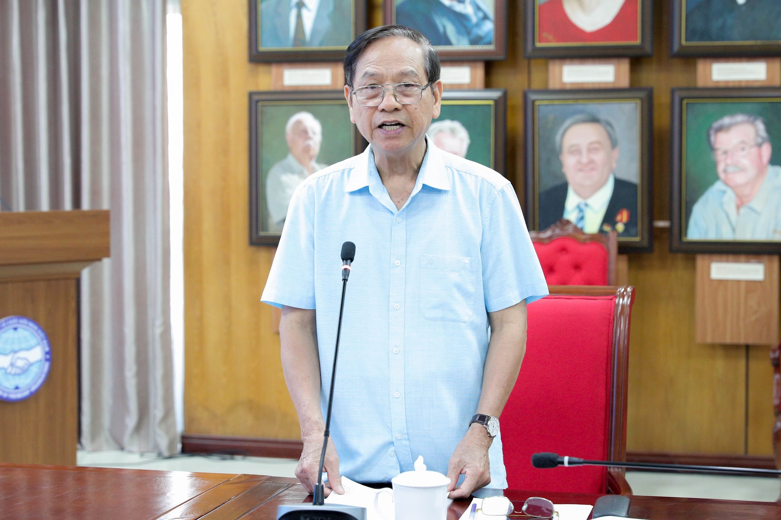 Phó Chủ tịch Thường trực Hội hữu nghị Việt Nam - Campuchia Lê Văn Tụy