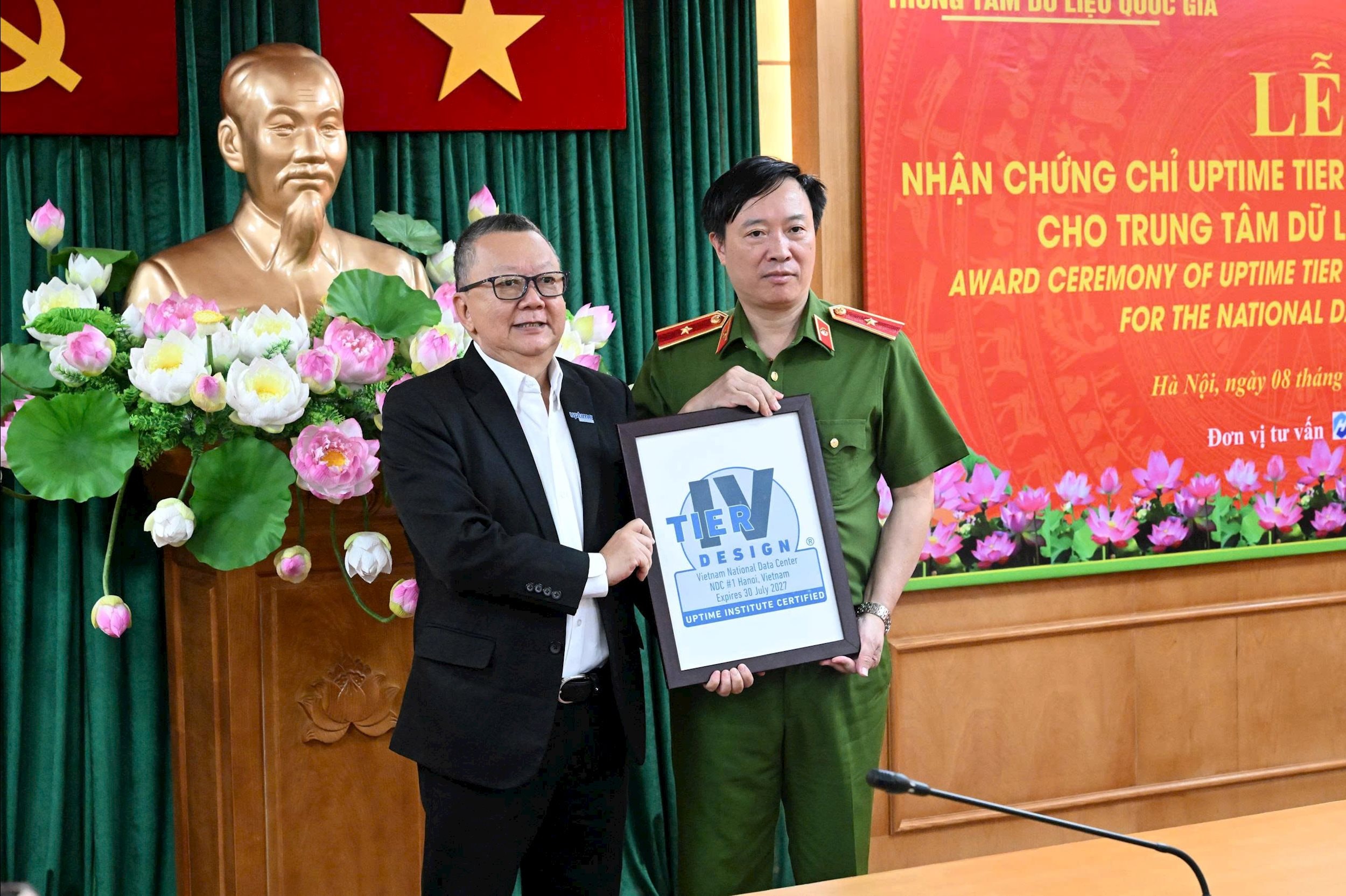 trao chung chi 1