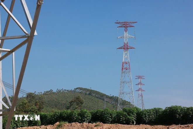 Dự án Đường dây 500kV Lào Cai-Vĩnh Yên đang thi công trên địa bàn xã Thái Hòa, tỉnh Phú Thọ. (Ảnh: Dương Giang/TTXVN) ttxvn-0908-thu-tuong-duong-day-500kv-vinh-yen-6.jpg