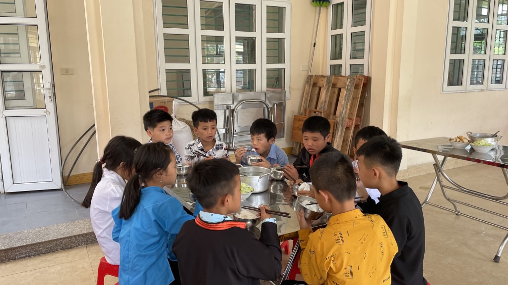 Bữa ăn bán trú của học sinh