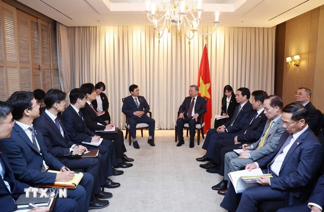 ttxvn-tong-bi-thu-to-lam-tiep-chu-tich-hoi-nghi-sy-huu-nghi-han-quoc-viet-nam-ahn-gyu-back2.jpg
