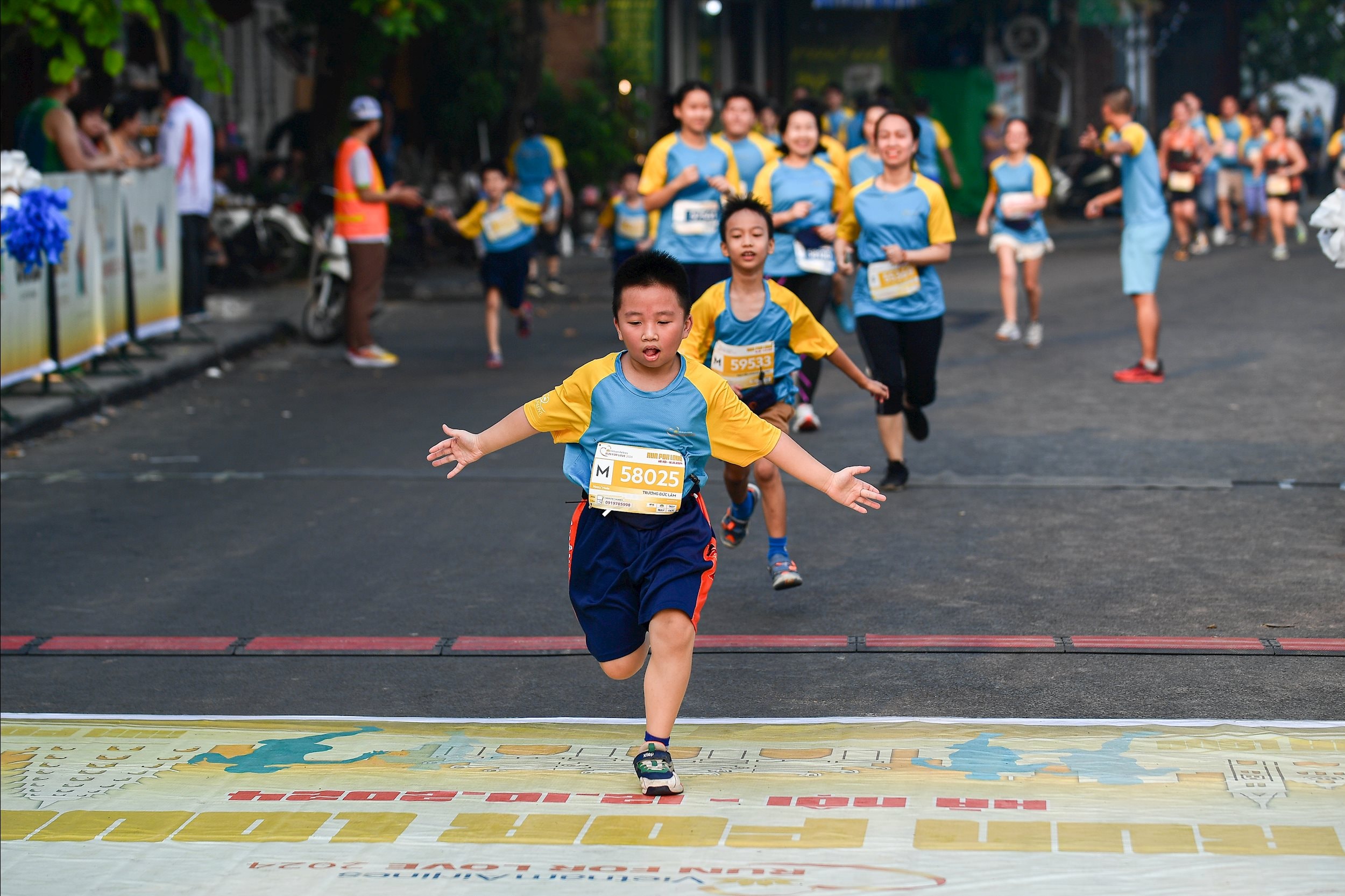 Ảnh 3. Điểm mới năm nay là cự ly 1,5 km dành riêng cho trẻ em. Ảnh VNA