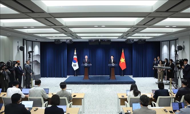 Tổng Bí thư Tô Lâm và Tổng thống Hàn Quốc Lee Jae Myung gặp gỡ báo chí. Ảnh: Thống Nhất/TTXVN