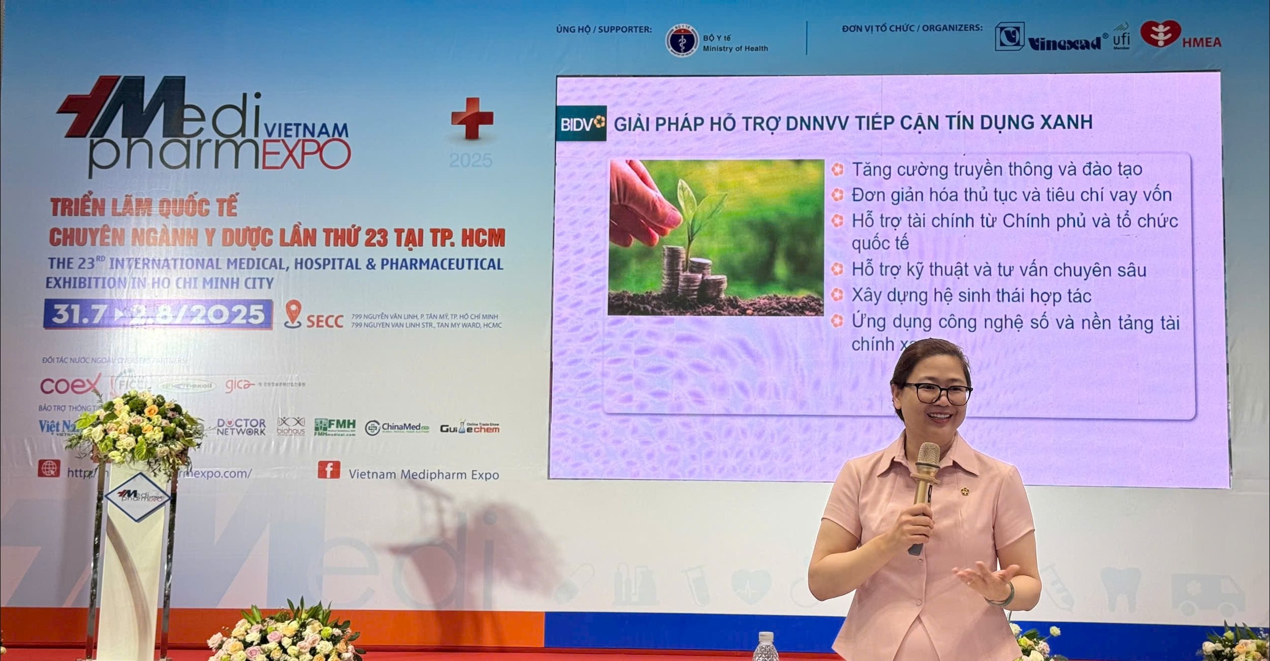 Dai dien BIDV chia se thong tin (1)