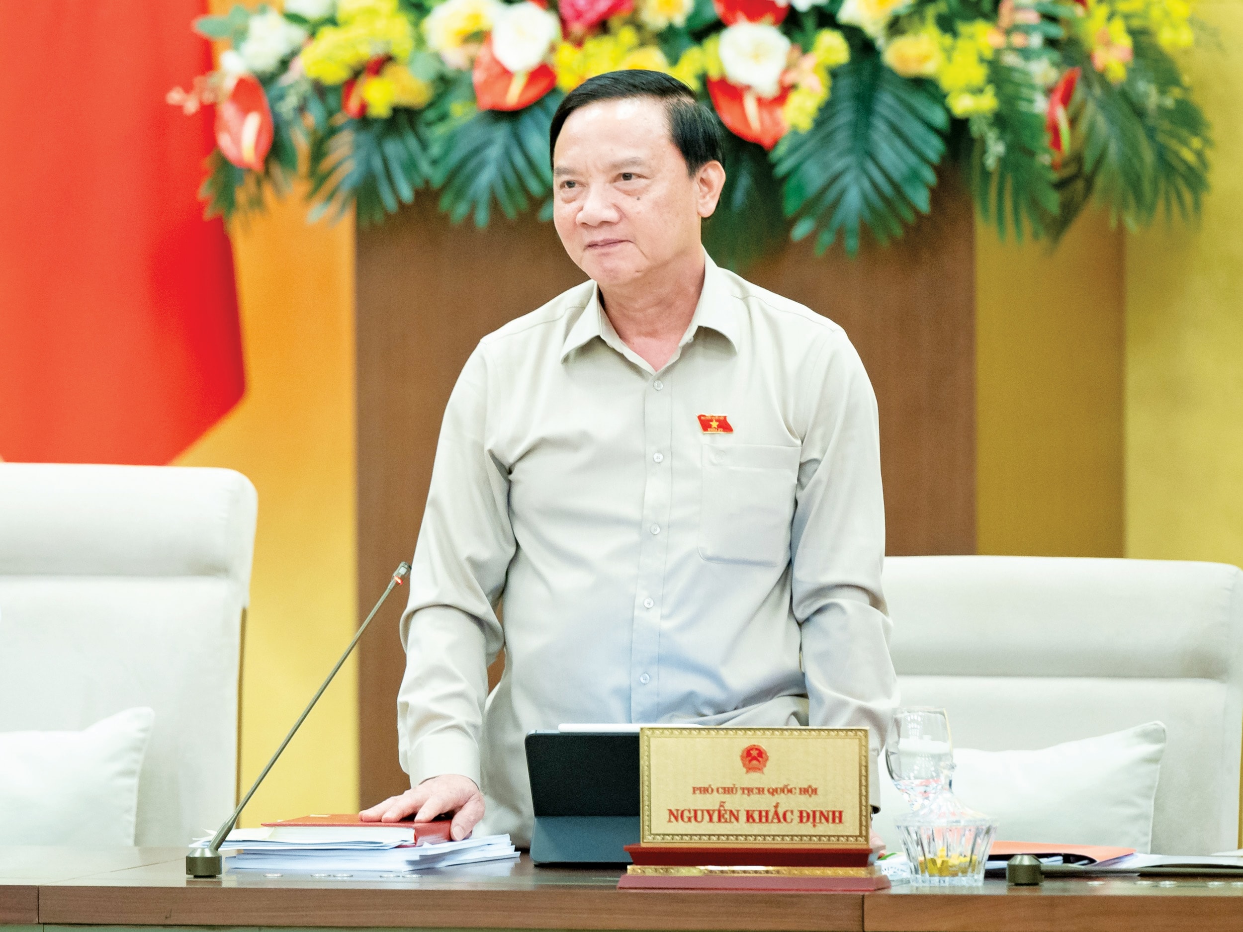 Phó Chủ tịch Quốc hội Nguyễn Khắc Định phát biểu tại Phiên họp. Ảnh: Lâm Hiê