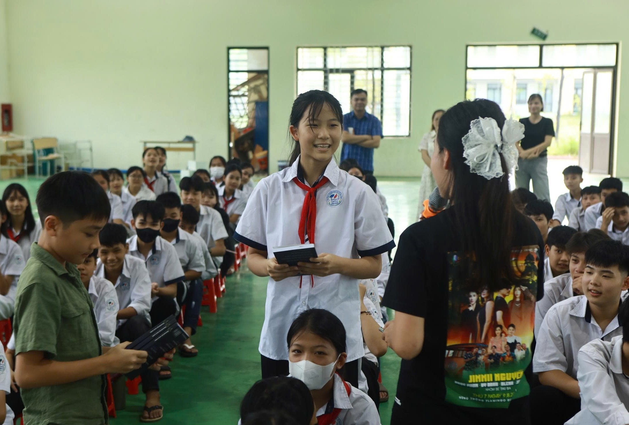 Trao tang sach1