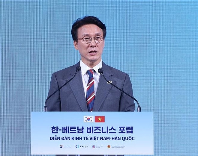 Prime Minister of the Republic of Korea (RoK) Kim Min-seok speaks at the forum. (Photo: VNA) vna-potal-tong-bi-thu-to-lam-va-thu-tuong-han-quoc-du-dien-dan-kinh-te-viet-nam-han-quoc-8205135.jpg