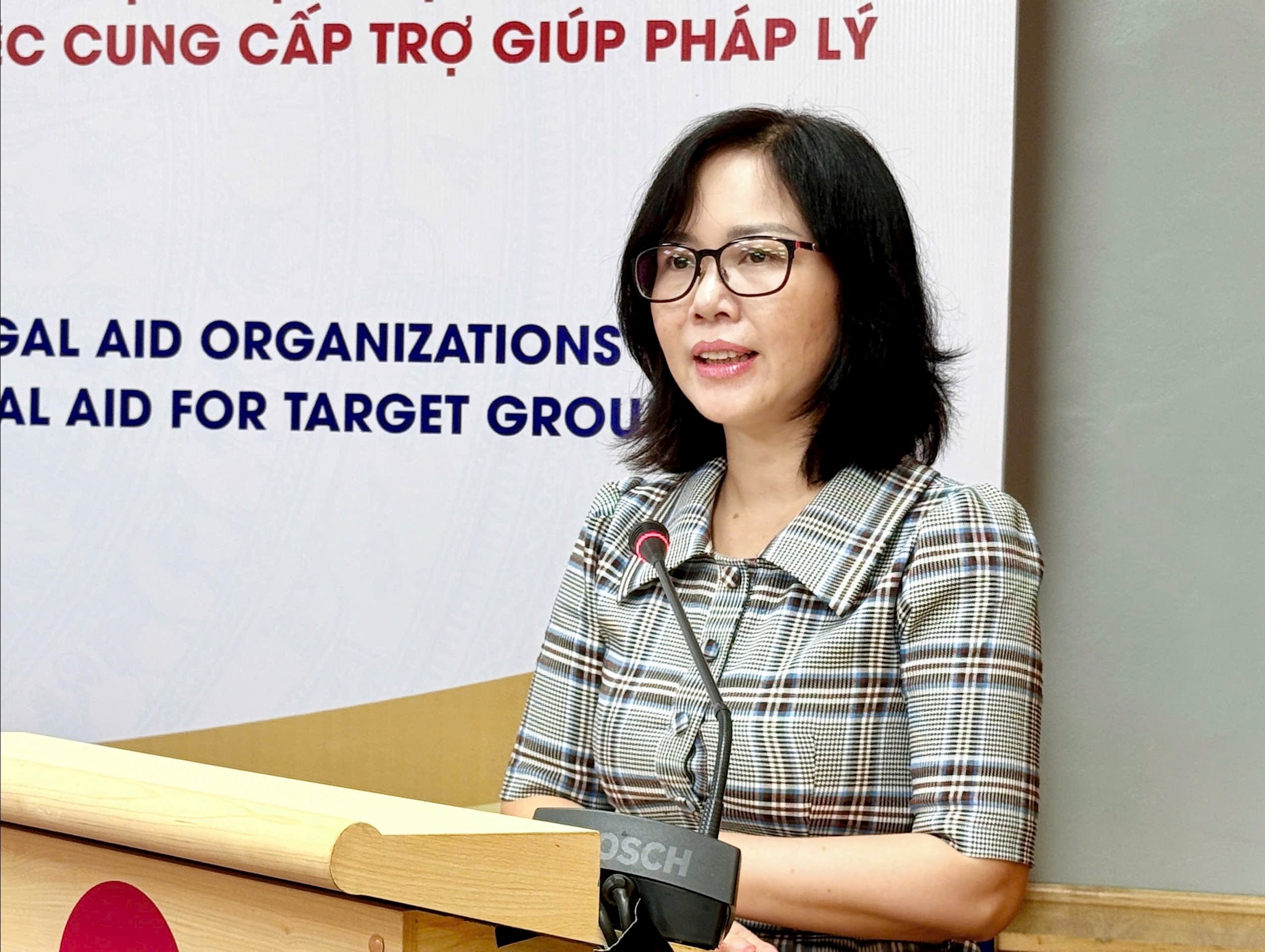 Phó Cục trưởng Cục Phổ biến, giáo dục Pháp luật và Trợ giúp pháp lý Vũ Thị Hường phát biểu khai mạc Hội nghị tập huấn. Ảnh: Hải Yến