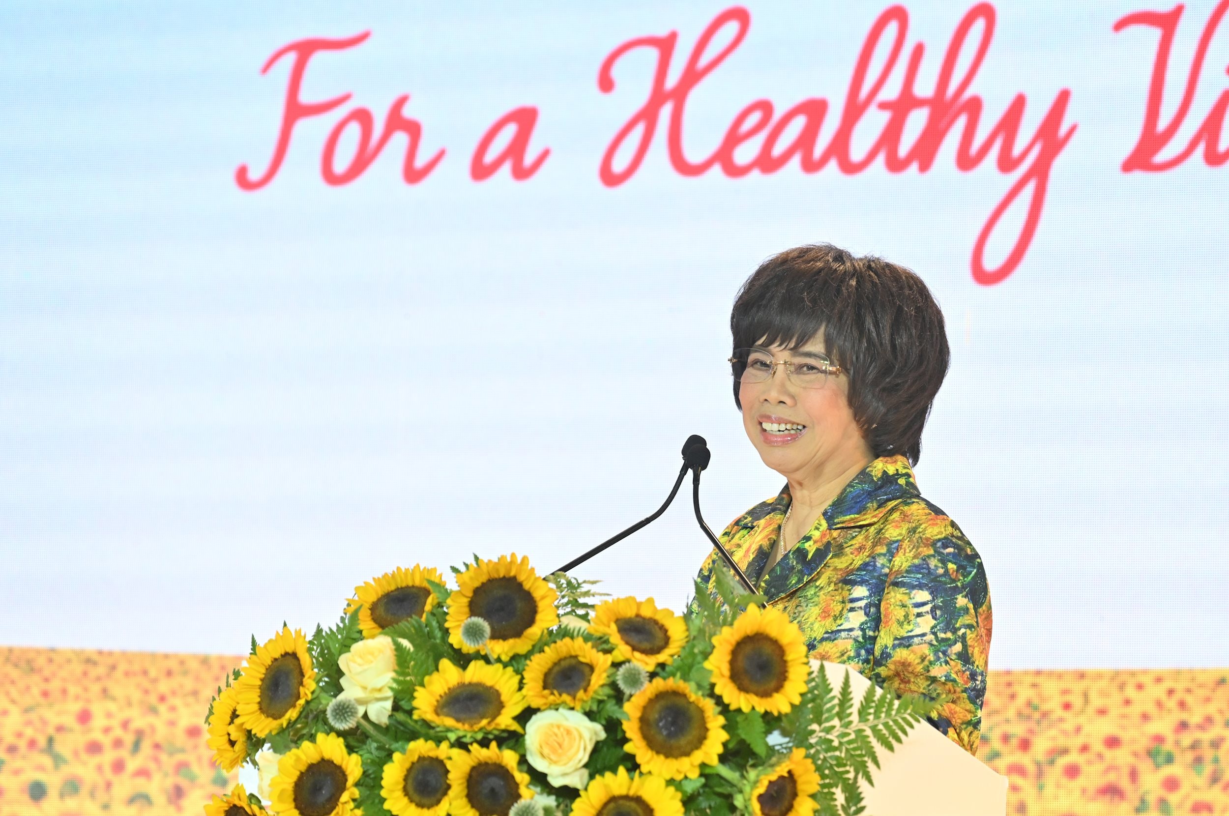 Nhà sáng lập Tập đoàn, Anh hùng lao động Thái Hương phát biểuVQK_1616