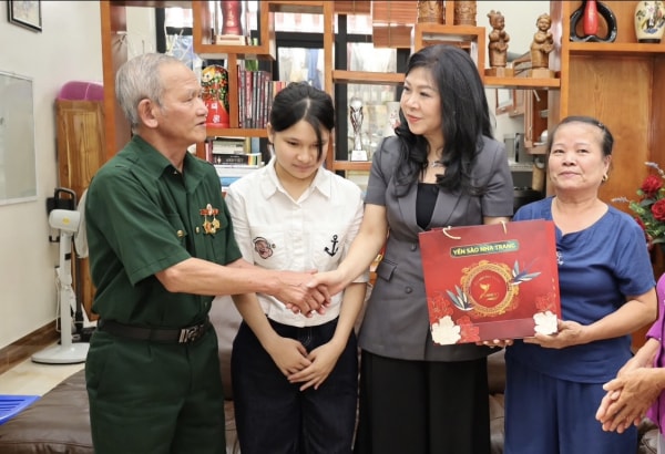 Phu nhân Tổng Bí thư thăm, tặng quà tại tỉnh Sơn La -1