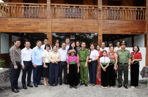 Phu nhân Tổng Bí thư thăm, tặng quà tại tỉnh Sơn La -1