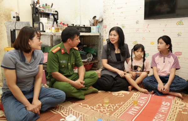 Phu nhân Tổng Bí thư thăm, tặng quà tại tỉnh Sơn La -0