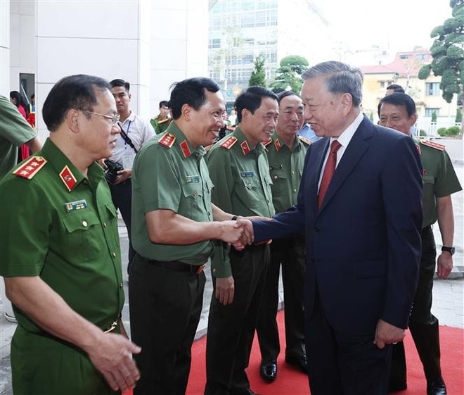 Party General Secretary To Lam attends the ceremony. (Photo: VNA) vna-potal-tong-bi-thu-du-le-khanh-thanh-cong-trinh-tru-so-bo-cong-an-8214370.jpg