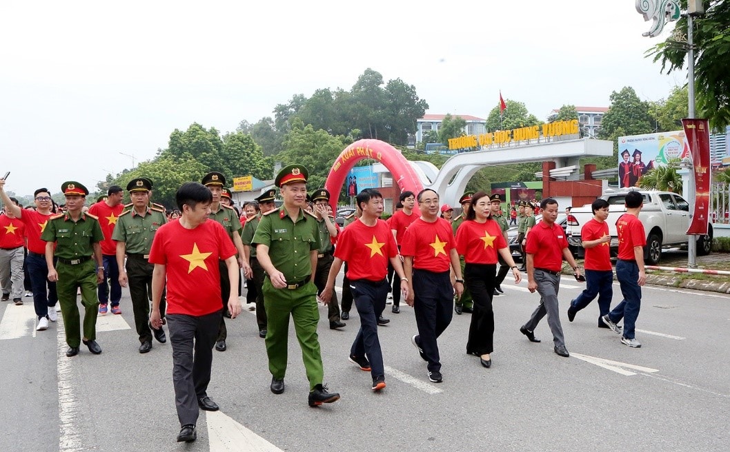 Lãnh đạo và người dân