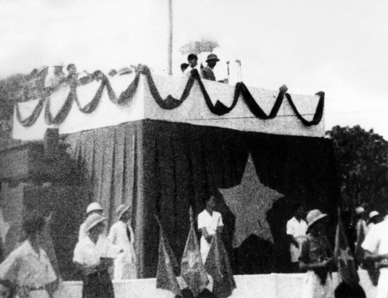 On the morning of September 2, 1945, at historic Ba Dinh Square, President Ho Chi Minh reads the Declaration of Independence, proclaiming the birth of the Democratic Republic of Vietnam. (Photo: VNA)