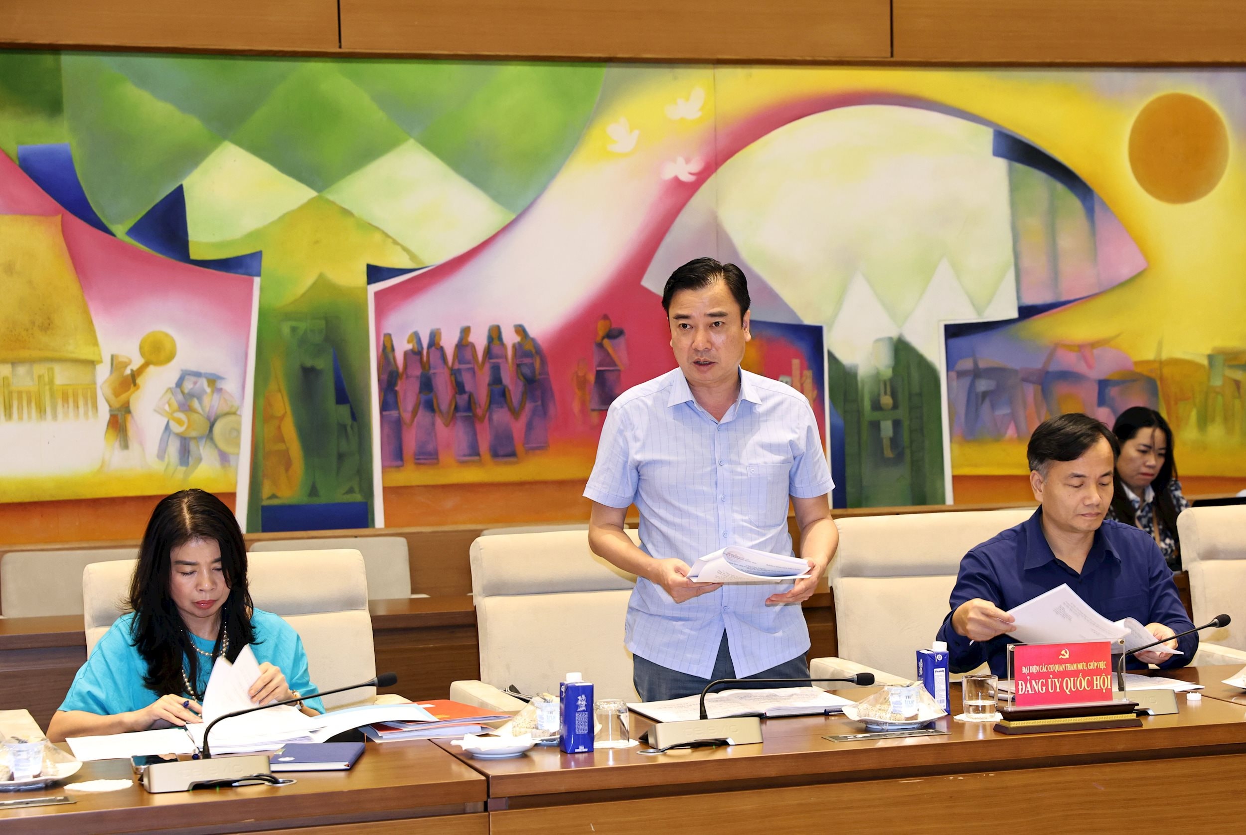 Phó Trưởng Ban Tổ chức Đảng ủy Quốc hội Đinh Xuân Tùng phát biểu
