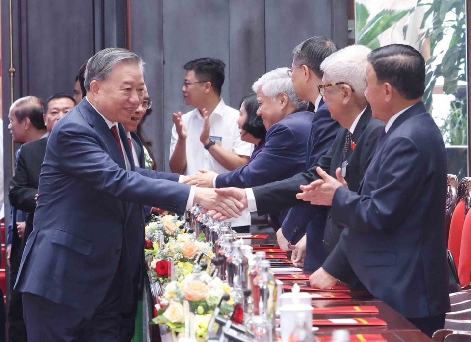 Tổng Bí thư Tô Lâm và các đại biểu tham dự cuộc gặp mặt. Ảnh: Phương Hoa/TTXVN