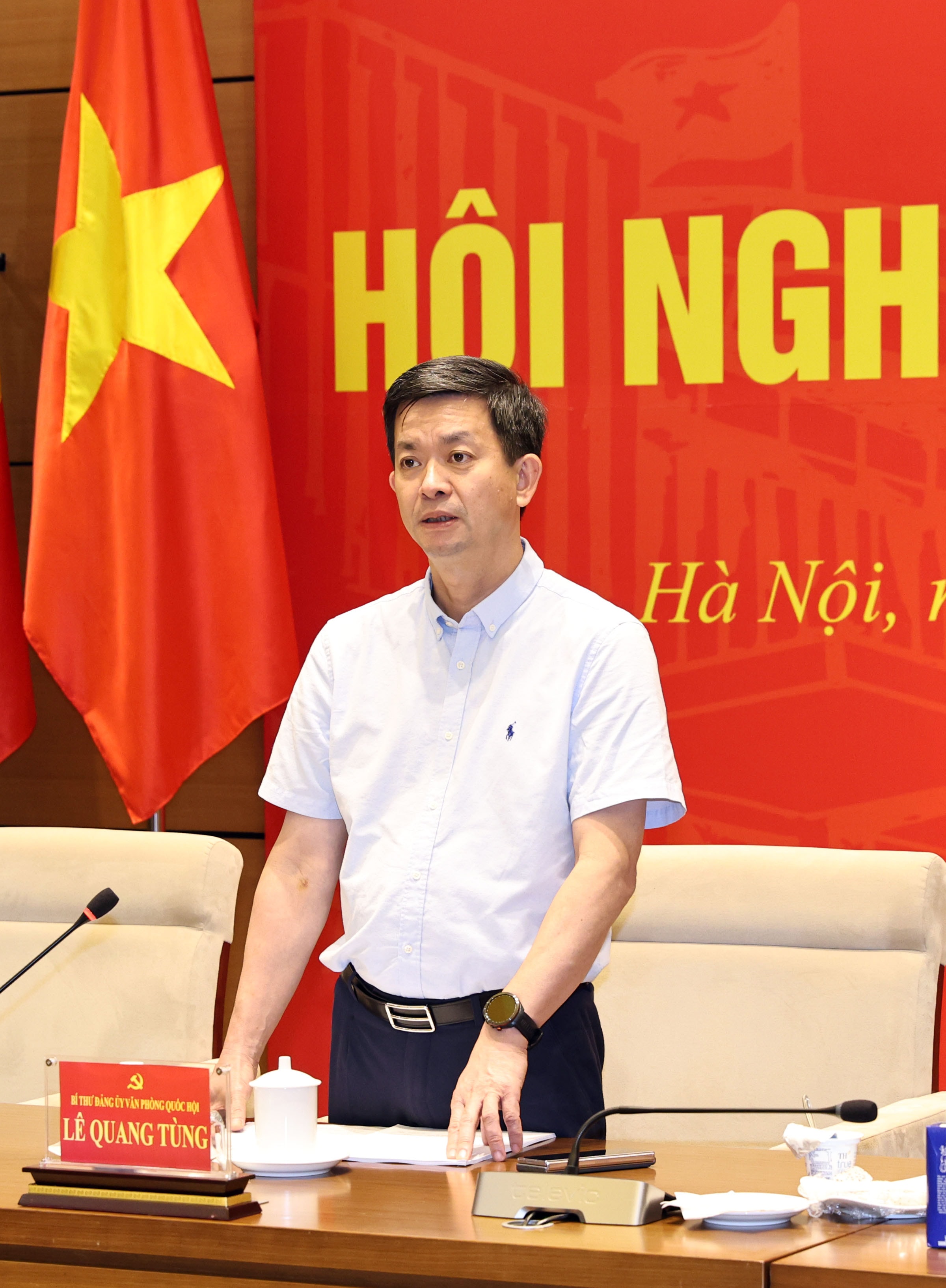 Tổng Thư ký Quốc hội, Bí thư Đảng ủy Văn phòng Quốc hội, Chủ nhiệm Văn phòng Quốc hội Lê Quang Tùng phát biểu (1