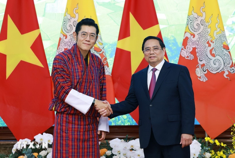 Thủ tướng Phạm Minh Chính hội kiến Quốc vương Bhutan Jigme Khesar Namgyel Wangchuck đang thăm cấp Nhà nước tới Việt Nam. (Ảnh: Dương Giang/TTXVN)