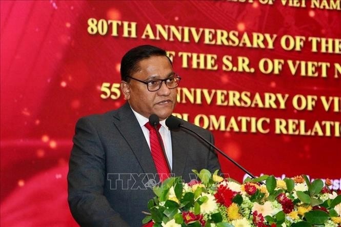 Sri Lankan Minister of Foreign Affairs, Foreign Employment, and Tourism Vijitha Herath speaks at the celebration. (Photo: VNA)