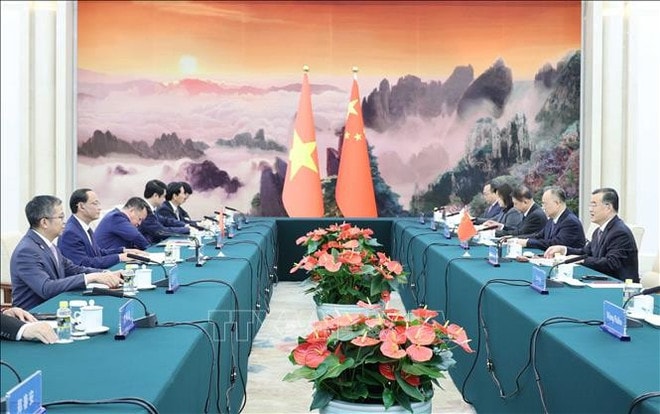 At the talks between Vice Chairman of the Vietnamese National Assembly Tran Quang Phuong and Zhang Qingwei, Vice Chairman of the Standing Committee of the National People's Congress of China. (Photo: VNA) tran-quang-phuong-2.jpg