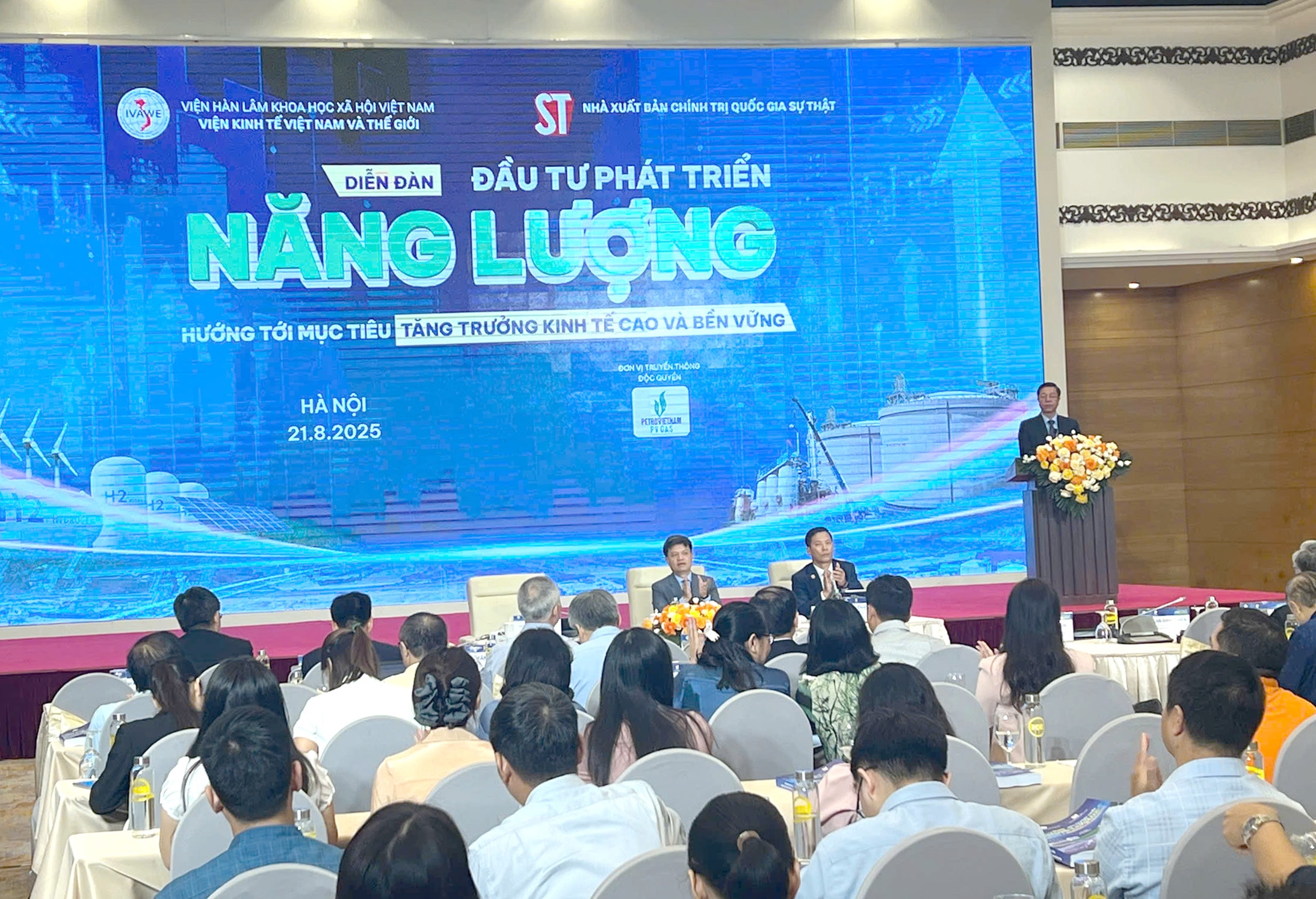 Toàn cảnh diễn đàn. Ảnh: Vũ Quang
