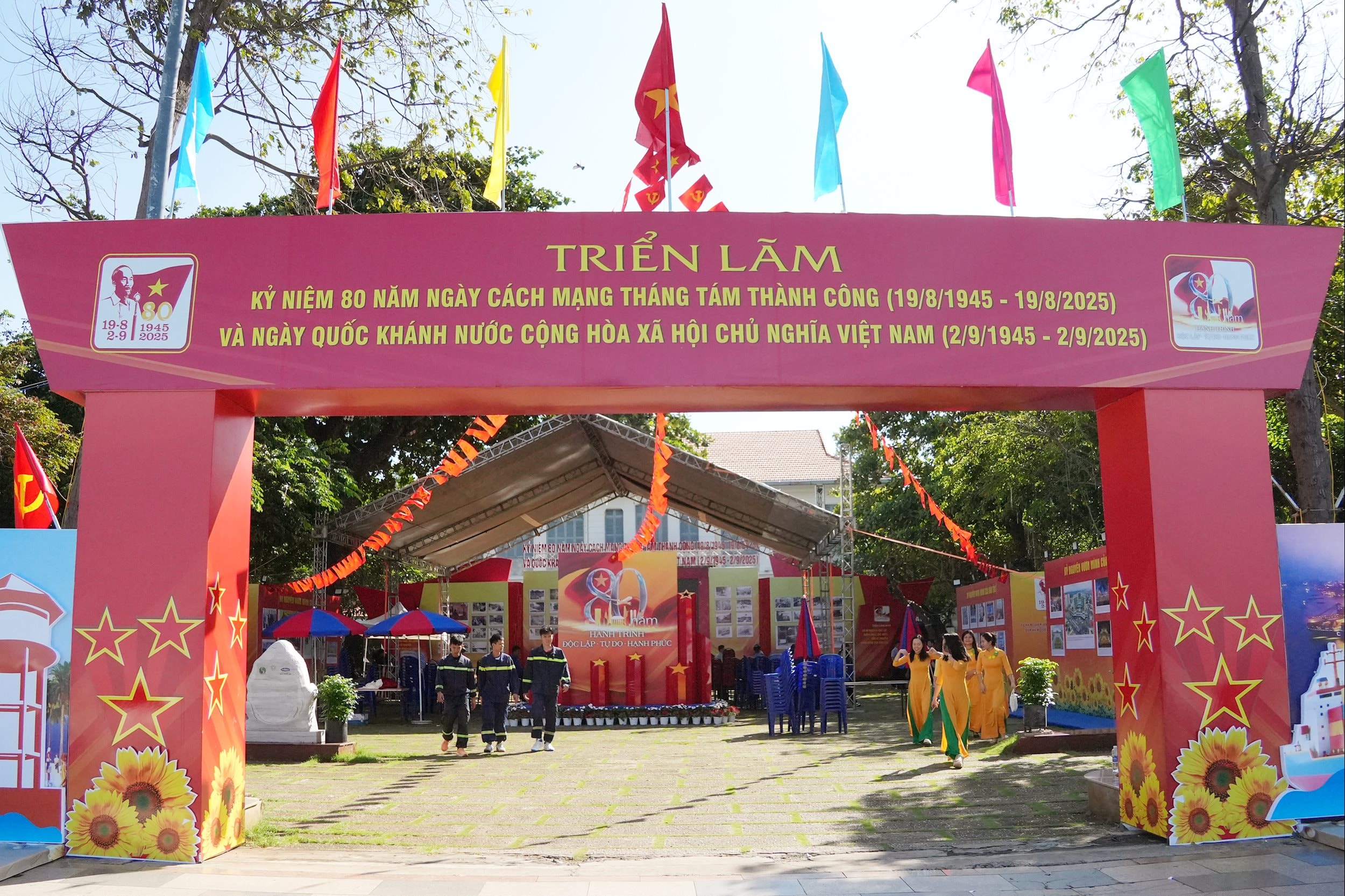 Triển lãm ảnh “Từ kỷ nguyên độc lập, thống nhất đất nước đến kỷ nguyên vươn mình của dân tộc” tại phường Vũng Tàu, TP. Hồ Chí Minh