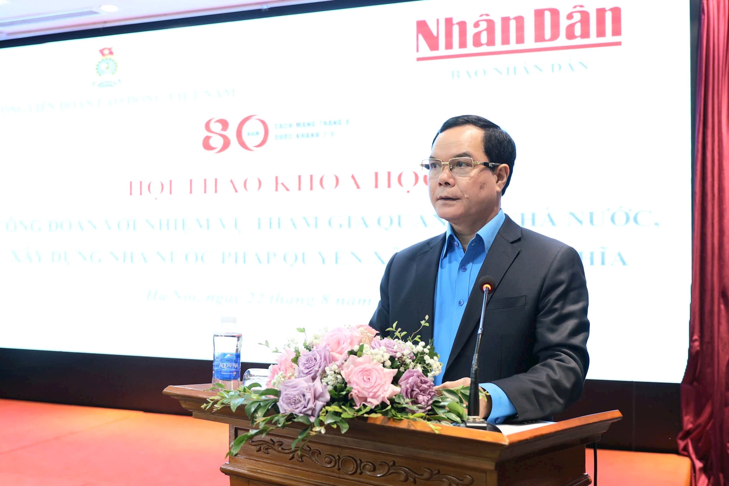 Chủ tịch Tổng LĐLĐ Việt Nam Nguyễn Đình Khang phát biểu khai mạc hội thảo