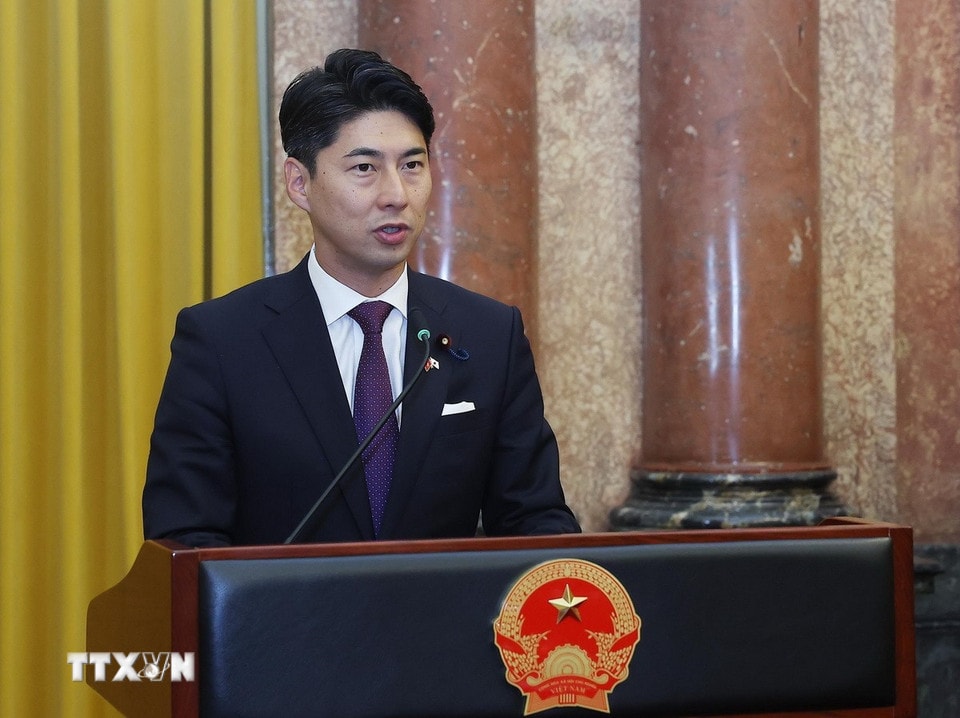 Trưởng Ban Thanh niên Đảng Dân chủ tự do Nhật Bản (LDP) Nakasone Yasutaka phát biểu. (Ảnh: Lâm Khánh/TTXVN)