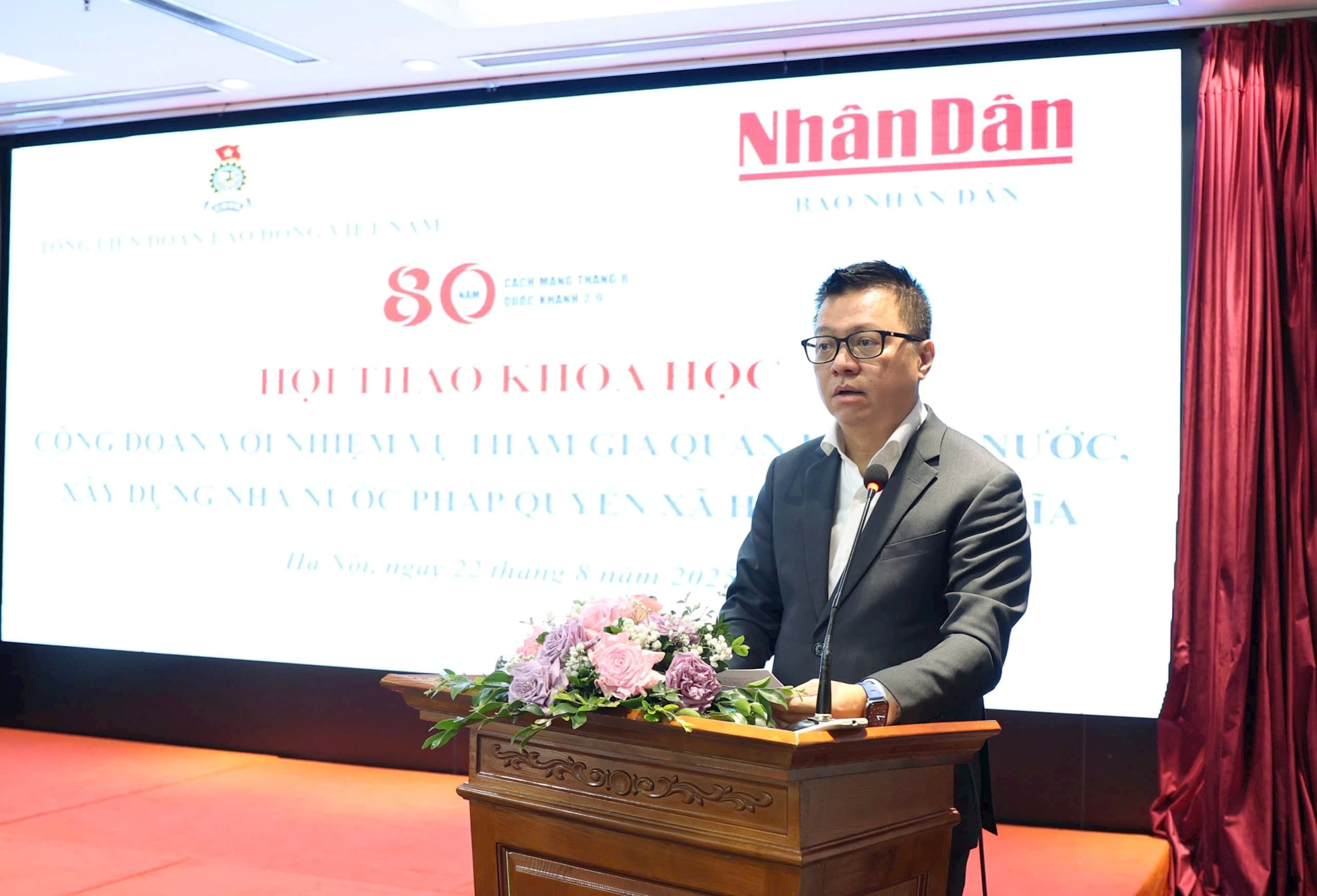 Tổng Biên tập Báo Nhân dân Lê Quốc Minh phát biểu bế mạc hội thảo