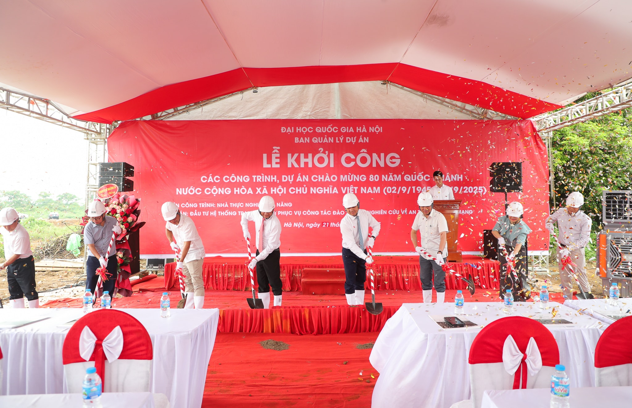 VNU - Khoi cong Nha thuc nghiem da nang Hoa Lac VNC02 (12)