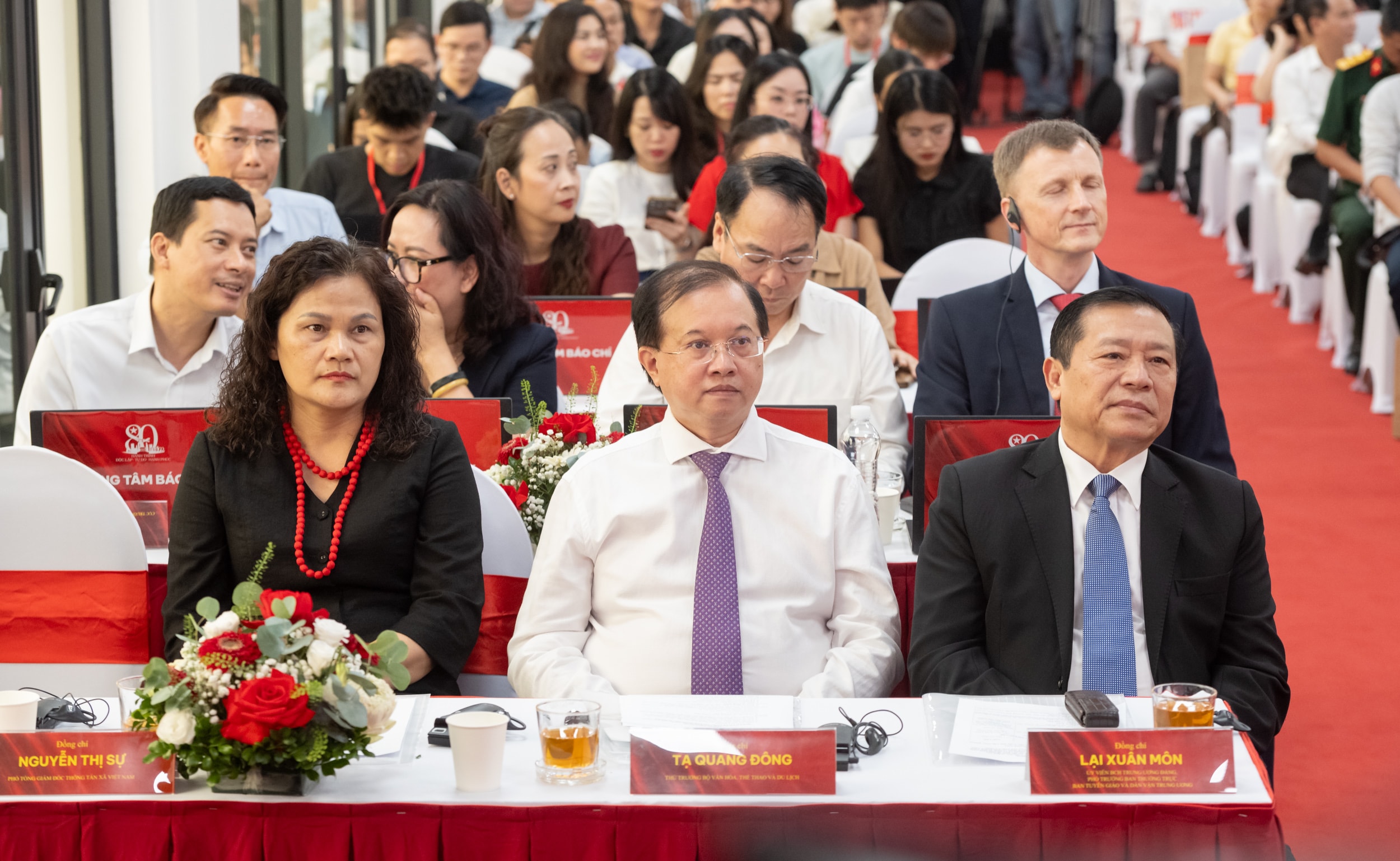 Z72_2856 - Đại biểu tham dự