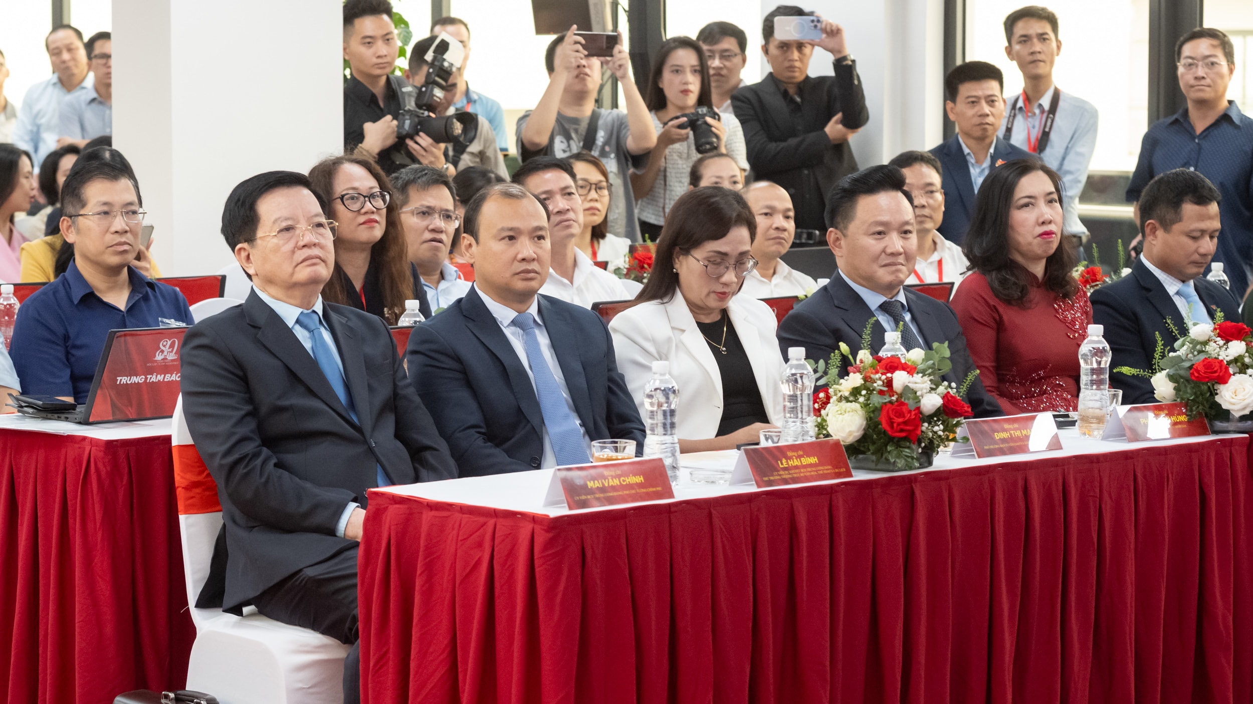 Z72_2866 - Đại biểu tham dự
