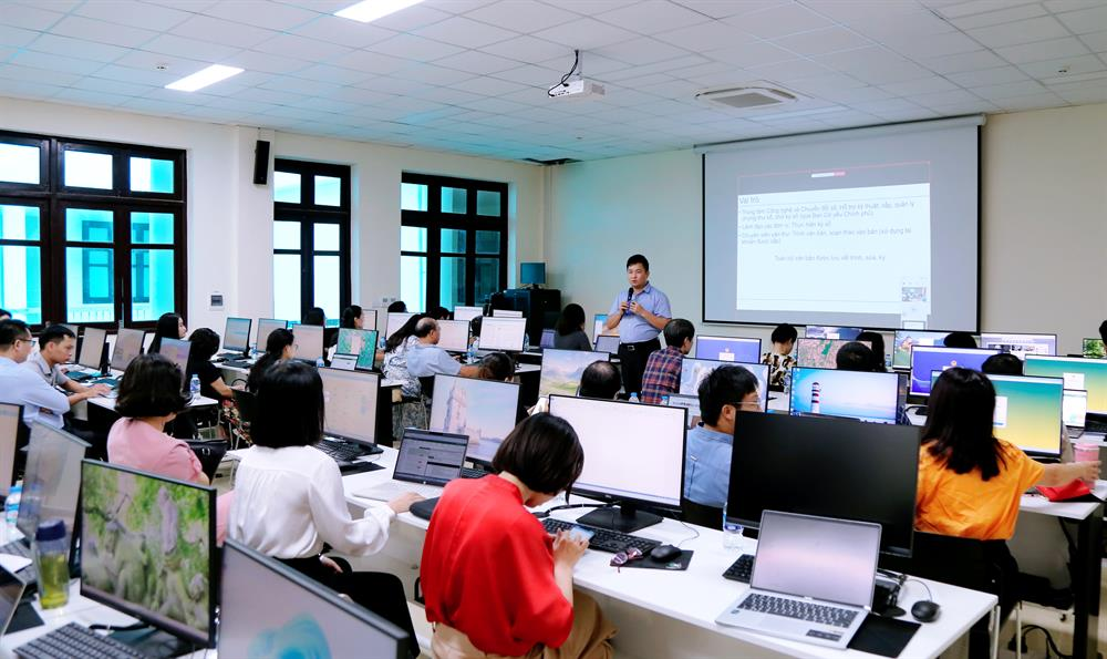 canbo học tap